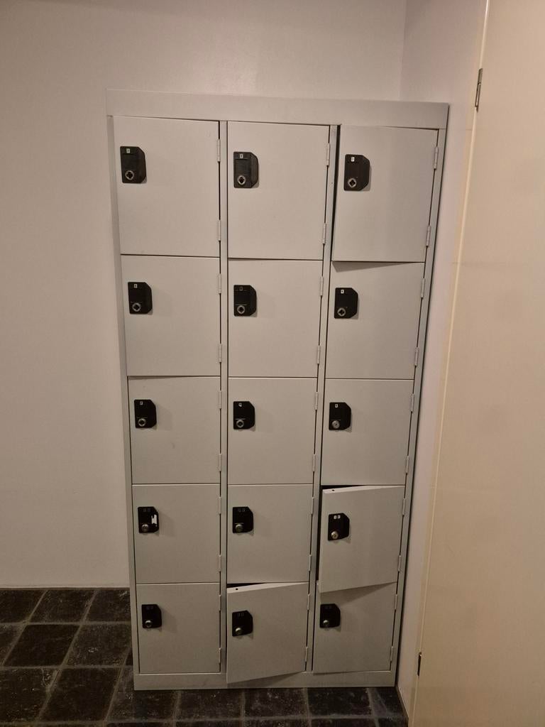 Stoere lockerkast, Ophalen