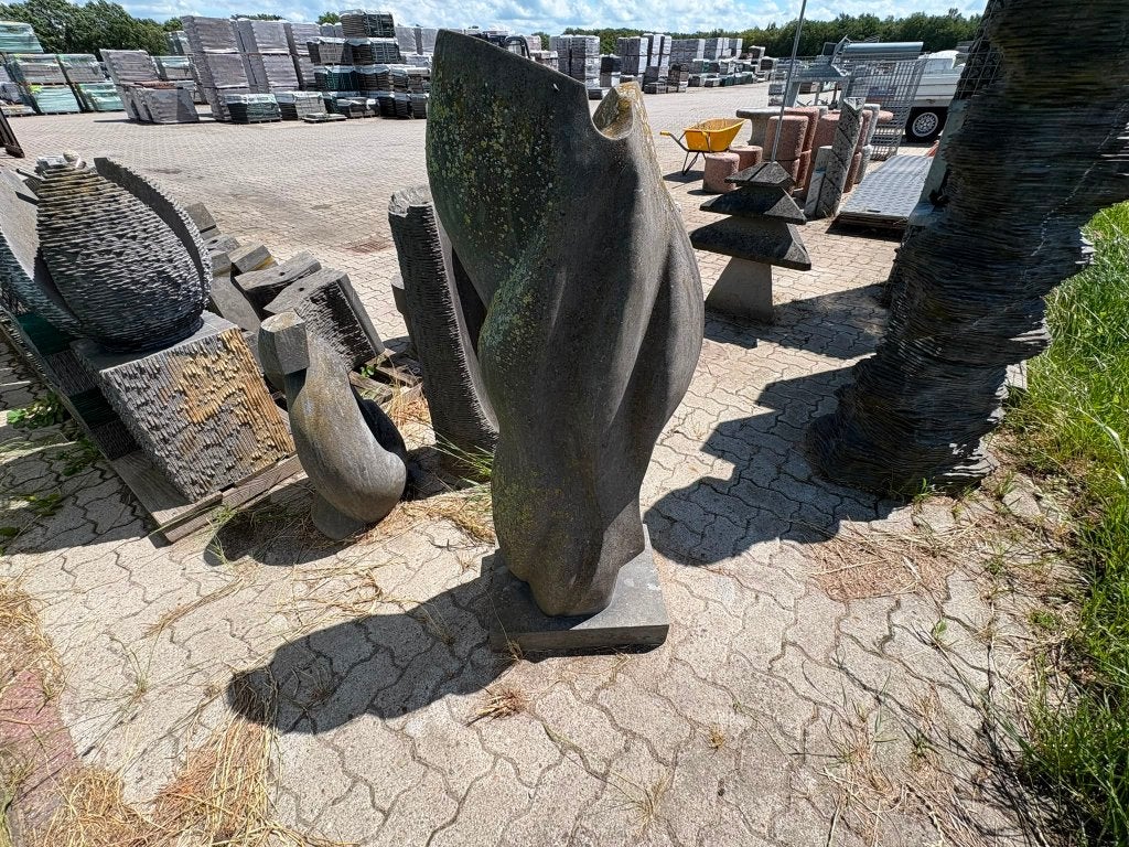 009. Tuinbeeld Flower Diabas 135 cm hoog €300,00!, Ophalen of Verzenden, Zo goed als nieuw, Overige materialen, Mensenbeeld