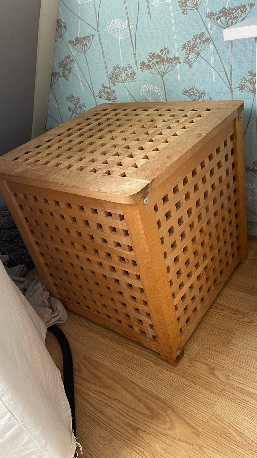 Houten opbergkist/bijzettafel met roosterpatroon, Ophalen, Hout, Gebruikt, Modern