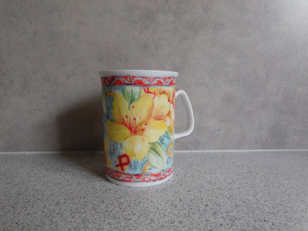 Mok 10x7 cm. Fine Bone China Full Bloom Royal Doulton, Huis en Inrichting, Overige merken, Zo goed als nieuw, Overige stijlen