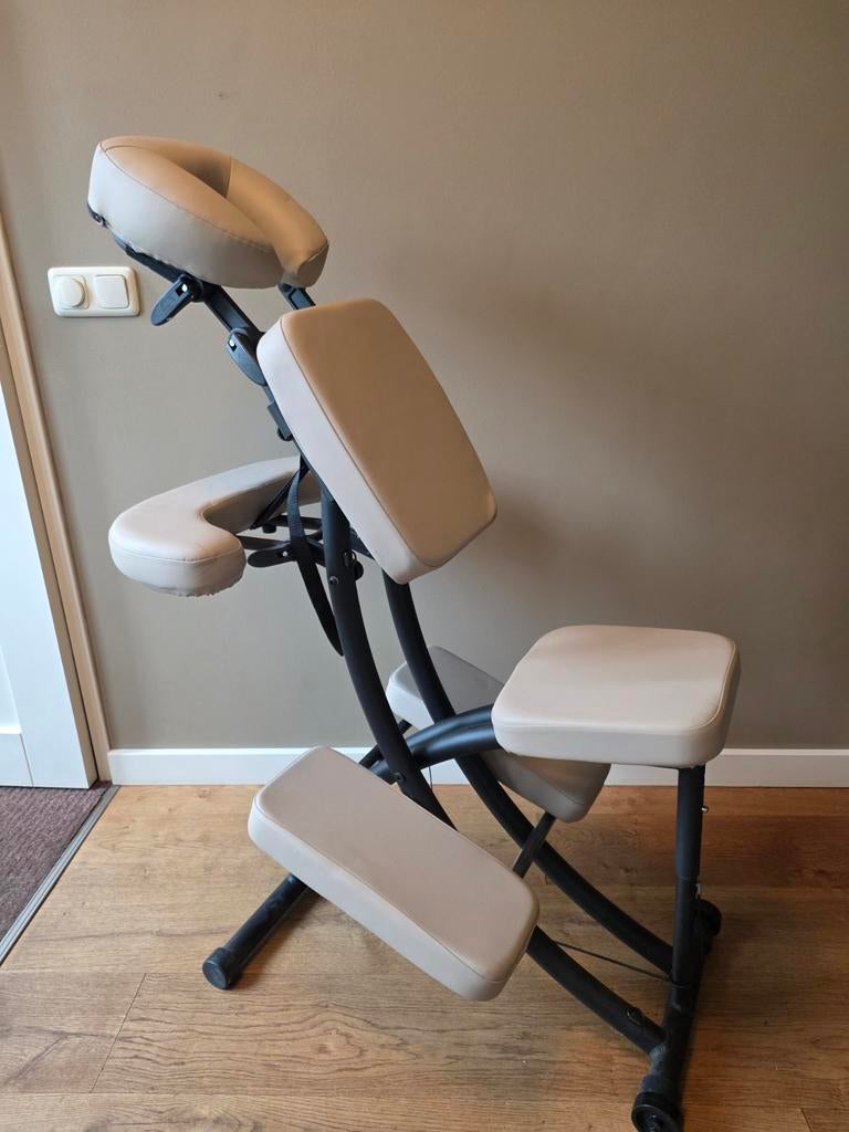 Massagestoel Oakworks Portal Pro + Kruk – Kleur Clay – ZGAN, Sport en Fitness, Massageproducten, Ophalen, Zo goed als nieuw, Massagestoel of Kussen
