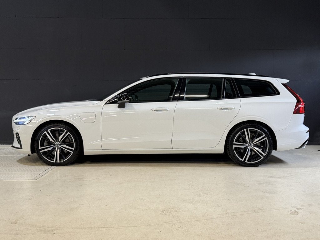 Volvo V60 2.0 T8 Recharge AWD R-Design | Elektr. trekhaak |, Auto's, Volvo, Wit, Hybride Elektrisch/Benzine, 129 €/maand, 11 kWh