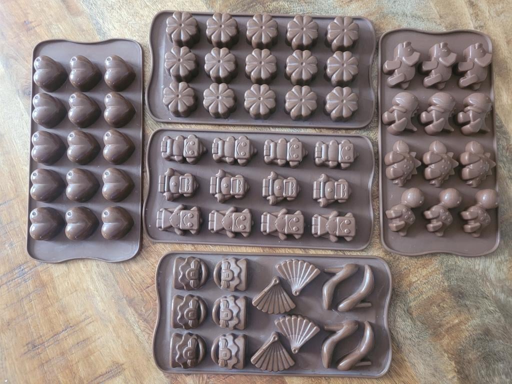 13 stuks siliconen Chocolade mallen (of zeepjes of gips), Ophalen of Verzenden, Taarten of Cupcakes, Versiering