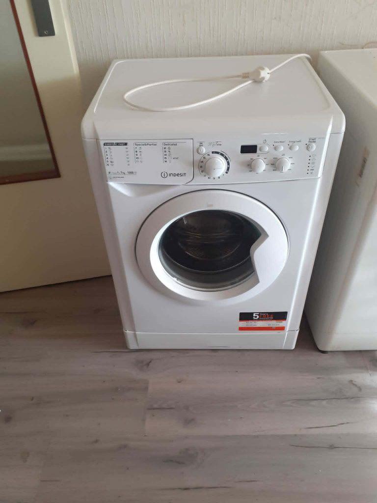 indesit, Ophalen, 4 kookzones, Zo goed als nieuw, Energieklasse A of zuiniger