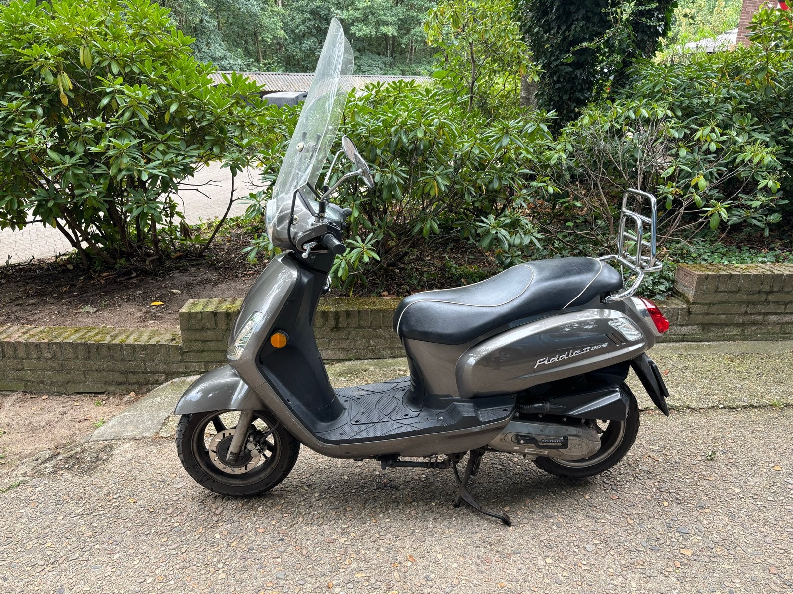 Sym Fiddle II 2 scooter - Grijs, met windscherm en bagagerek, Ophalen, Gebruikt, Maximaal 45 km/u, Benzine