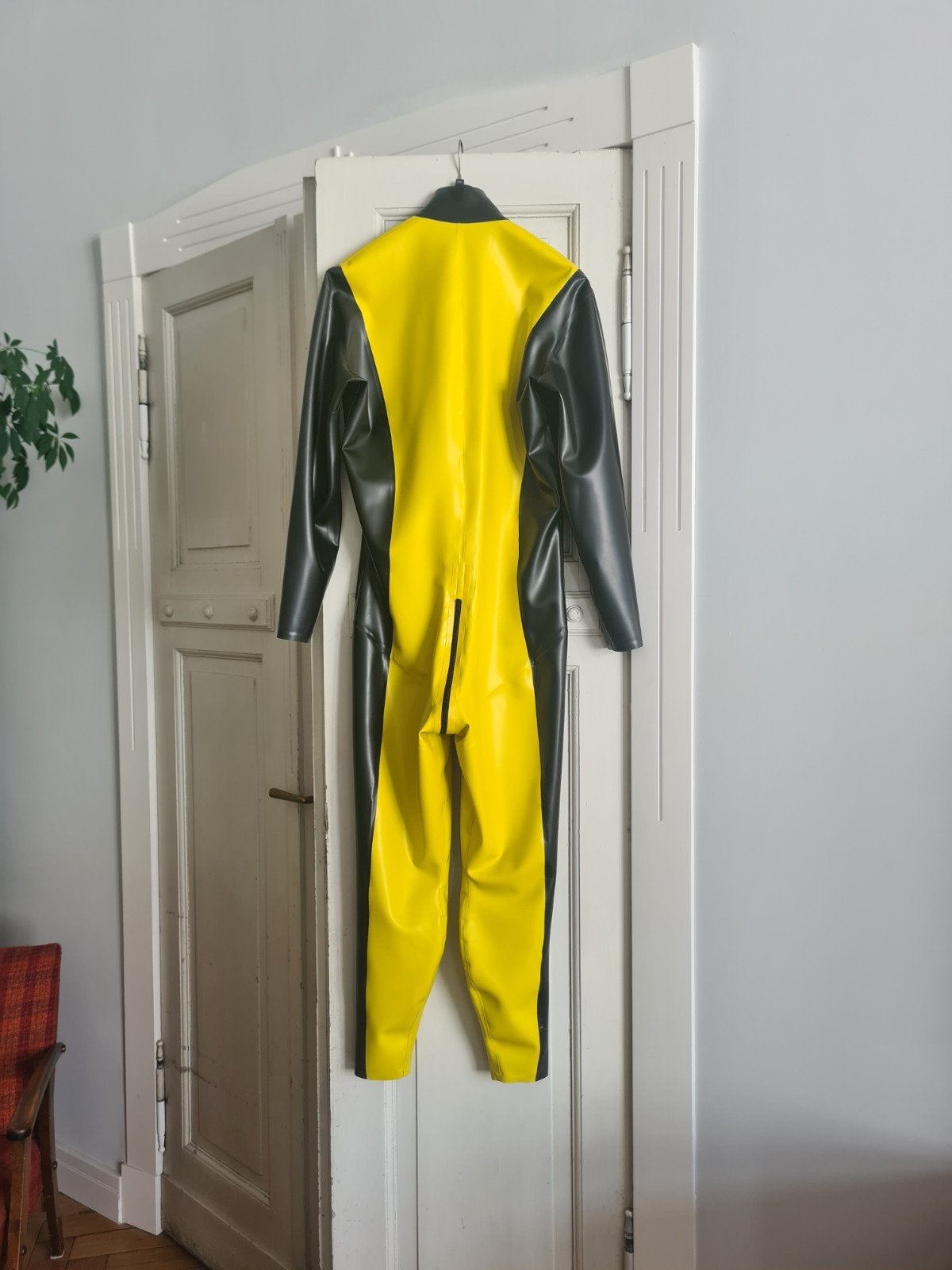 Zwarte en gele latex catsuit, maat 2XL 0.45mm, Ophalen of Verzenden, Zo goed als nieuw, Obsimadlatex