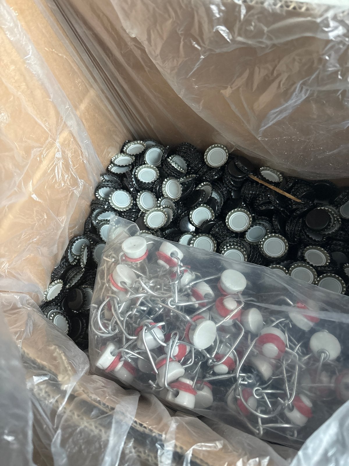 Partij bierdoppen en beugels voor bierbrouwen, Hobby en Vrije tijd, Ophalen of Verzenden, Nieuw
