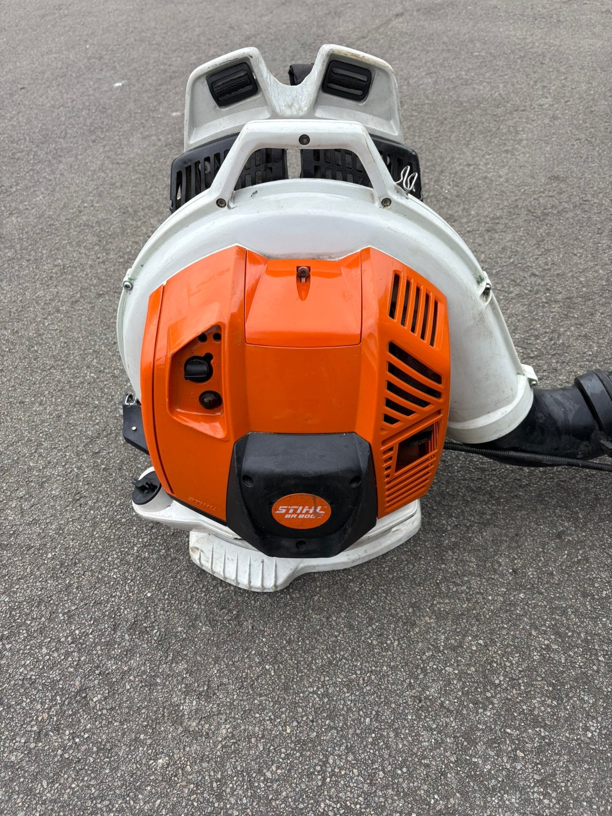 Stihl BR 800 bladblazer - Zeer netjes en weinig gebruikt, Ophalen of Verzenden, Zo goed als nieuw, Benzine, Ruggedragen