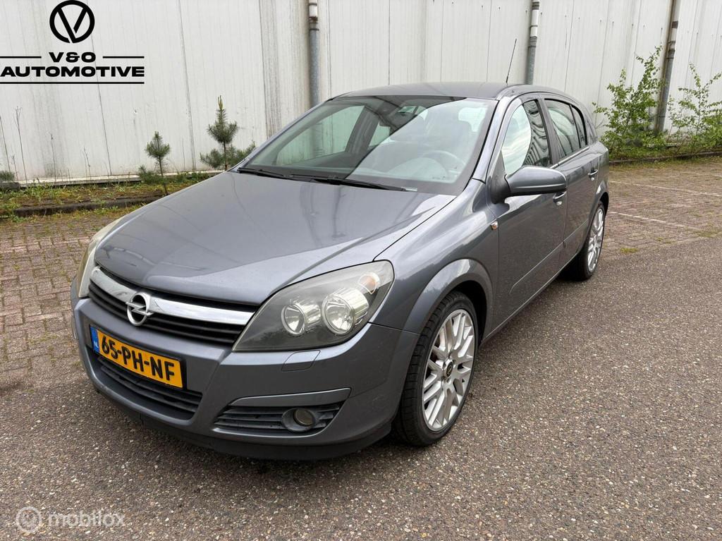 Opel Astra 1.8 Cosmo | Airco | Parkeers. | Sp. velg, Auto's, 125 pk, Gebruikt, Zwart, Origineel Nederlands