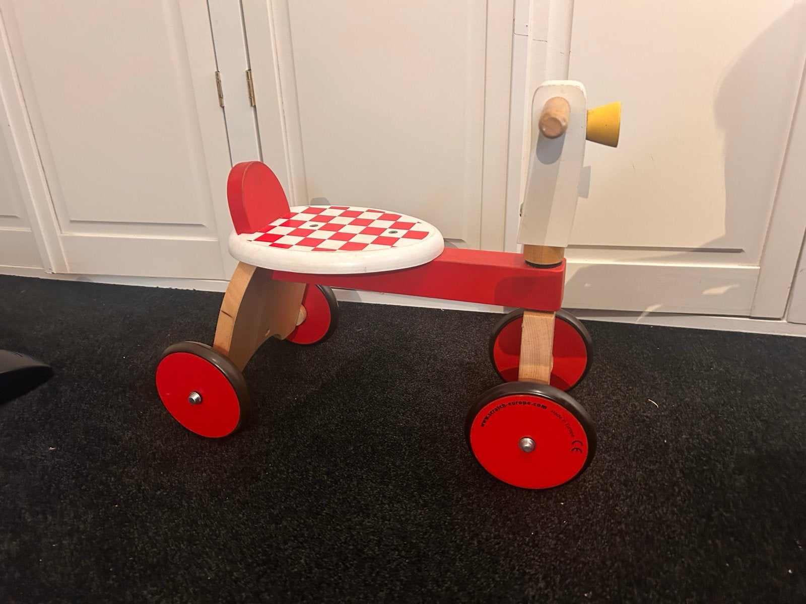 Houten loopfietsje rood/wit geblokt zadel, Ophalen, Gebruikt, Loopfiets