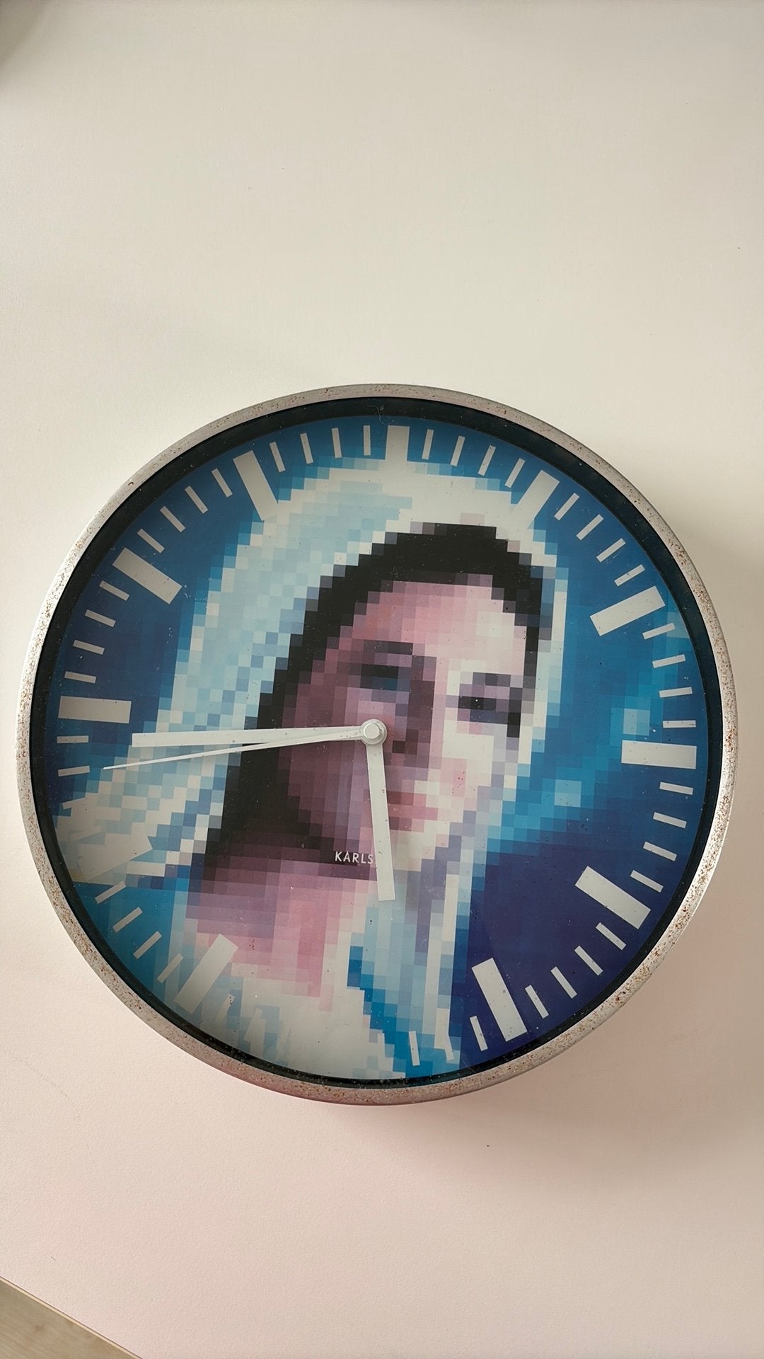 Karlsson klok Maria pixels, Ophalen, Zo goed als nieuw, Wandklok
