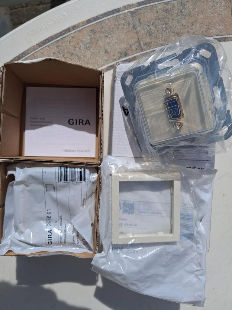 Gira VGA WCD Basiselement Crèmewit 5652 01, Computers en Software, Pc- en Netwerkkabels, Nieuw, Ophalen of Verzenden