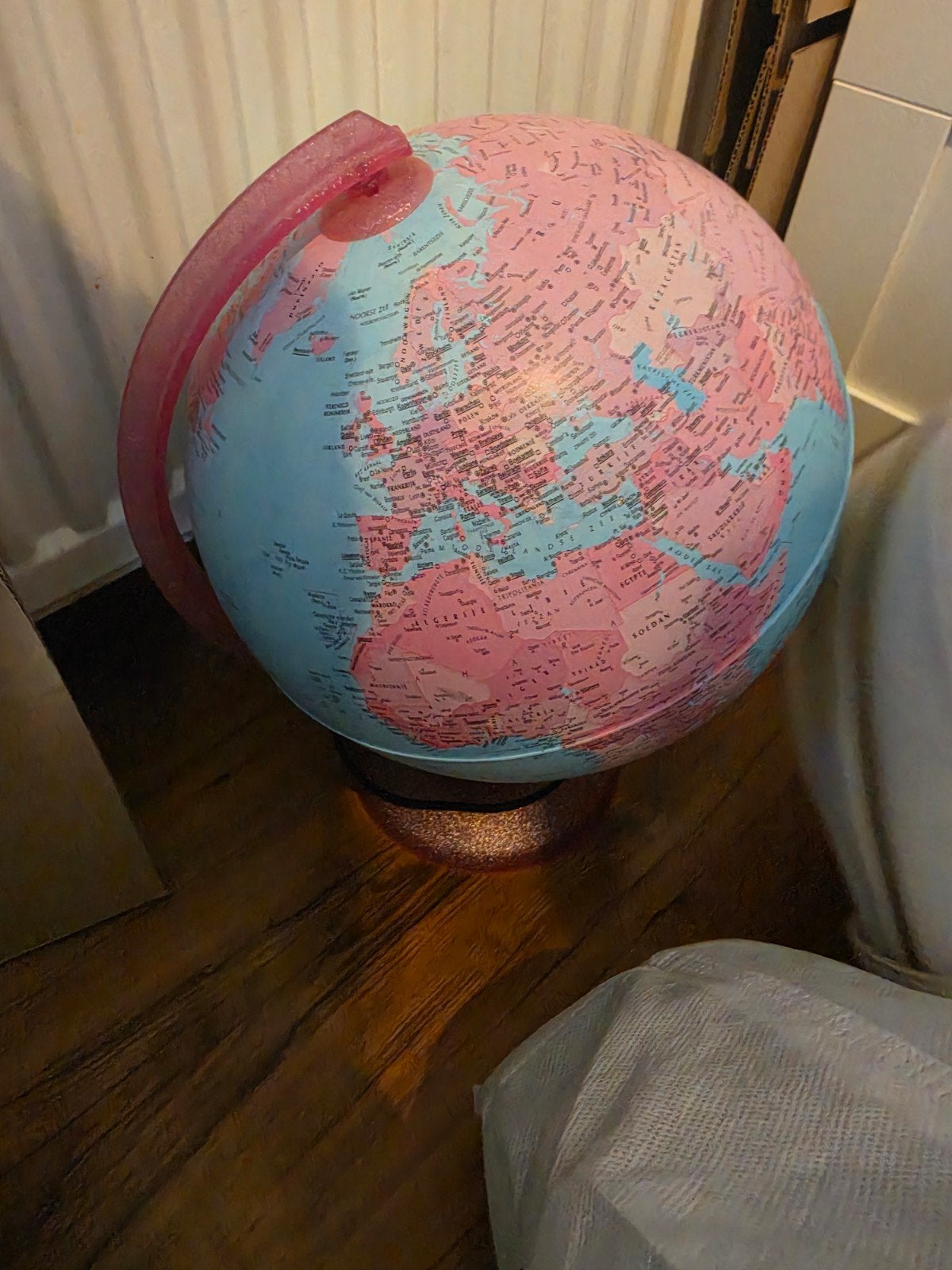 Roze/blauwe wereldbol - decoratief en educatief, Ophalen, Gebruikt, Kunststof, Educatief