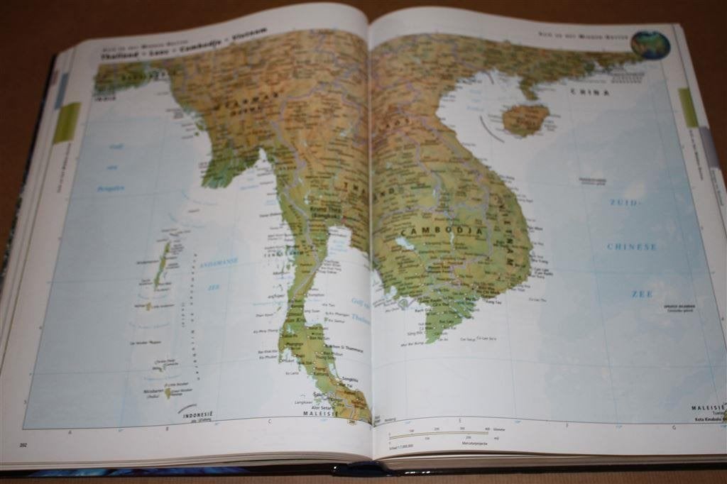 Geografica. De grote wereldatlas met landenprofielen., Boeken, Ophalen of Verzenden, Zo goed als nieuw, Europa