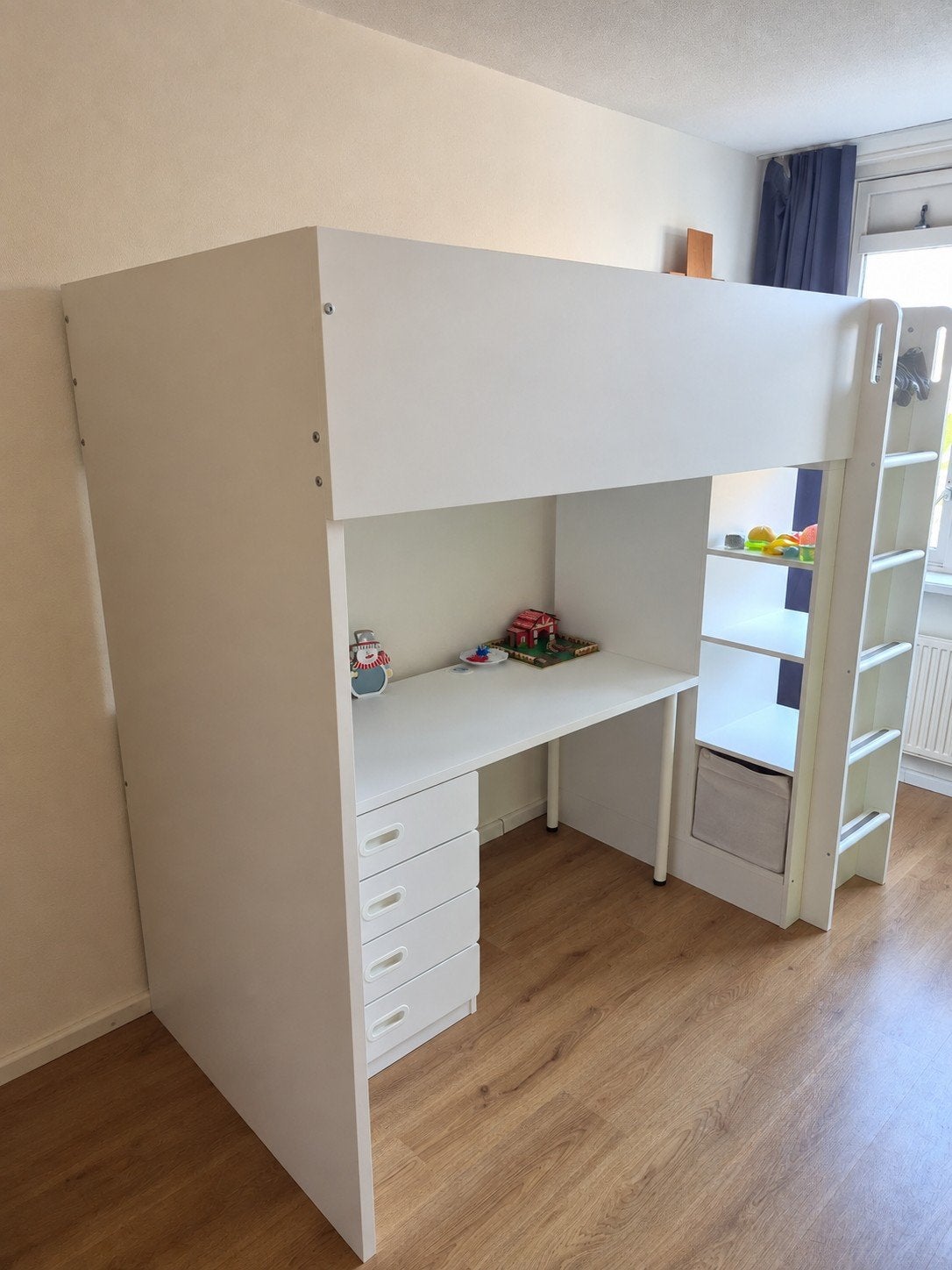 Witte Hoogslaper met Bureau en Opbergruimte, Ophalen, Eenpersoons, Zo goed als nieuw, 200 cm