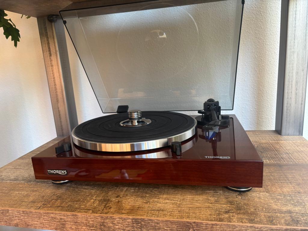Thorens Platenspeler, Ortofon 2M Blue, Tellurium interlinks, Ophalen, Zo goed als nieuw, Platenspeler, Thorens