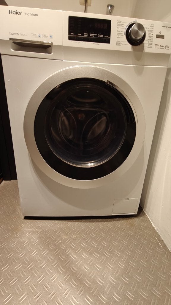 Wasmachine Haier 9kg, Ophalen, 1200 tot 1600 toeren, 8 tot 10 kg, Zo goed als nieuw