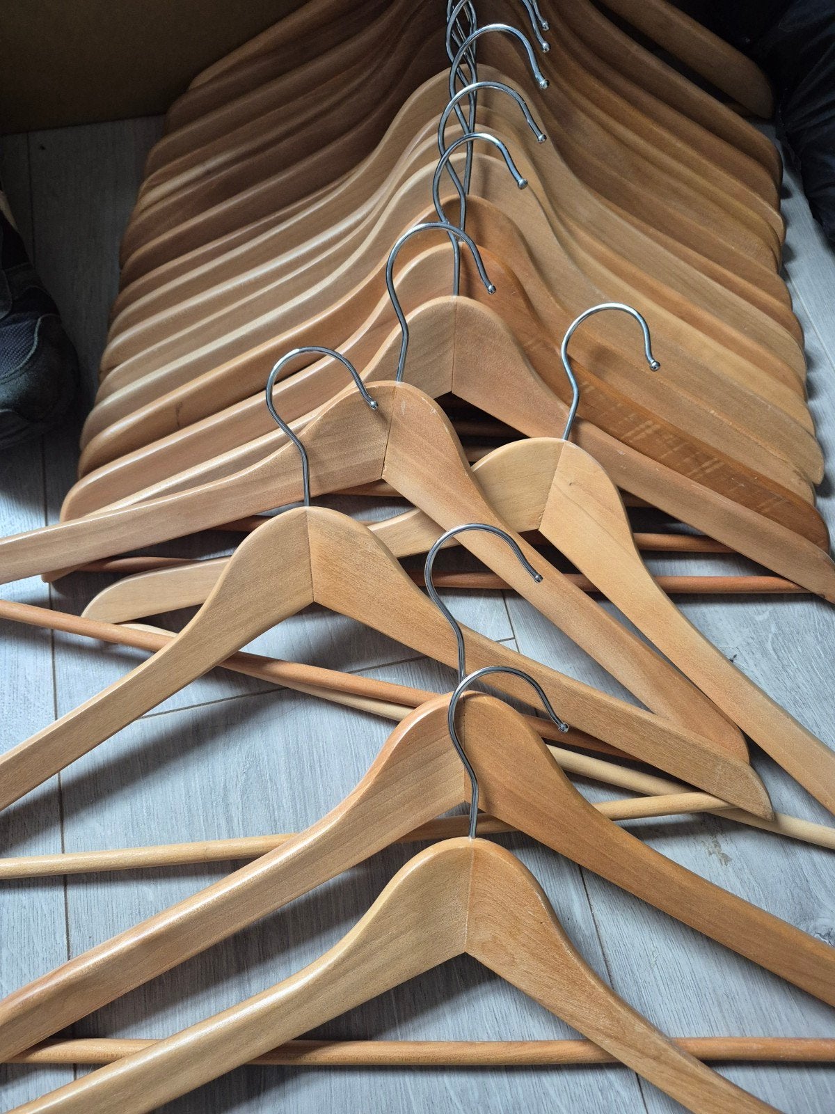 20 Houten Kledinghangers - Nette Staat, Kleding | Dames, Kledinghangers, Ophalen of Verzenden, Zo goed als nieuw, Hout, Kinderen en Volwassenen