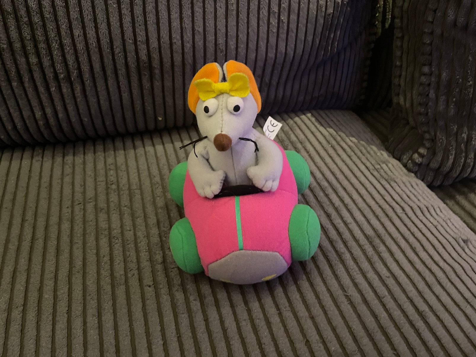 Ieniemienie Sesamstraat knuffel in terugtrek auto, Kinderen en Baby's, Speelgoed | Knuffels en Pluche, Ophalen of Verzenden, Zo goed als nieuw