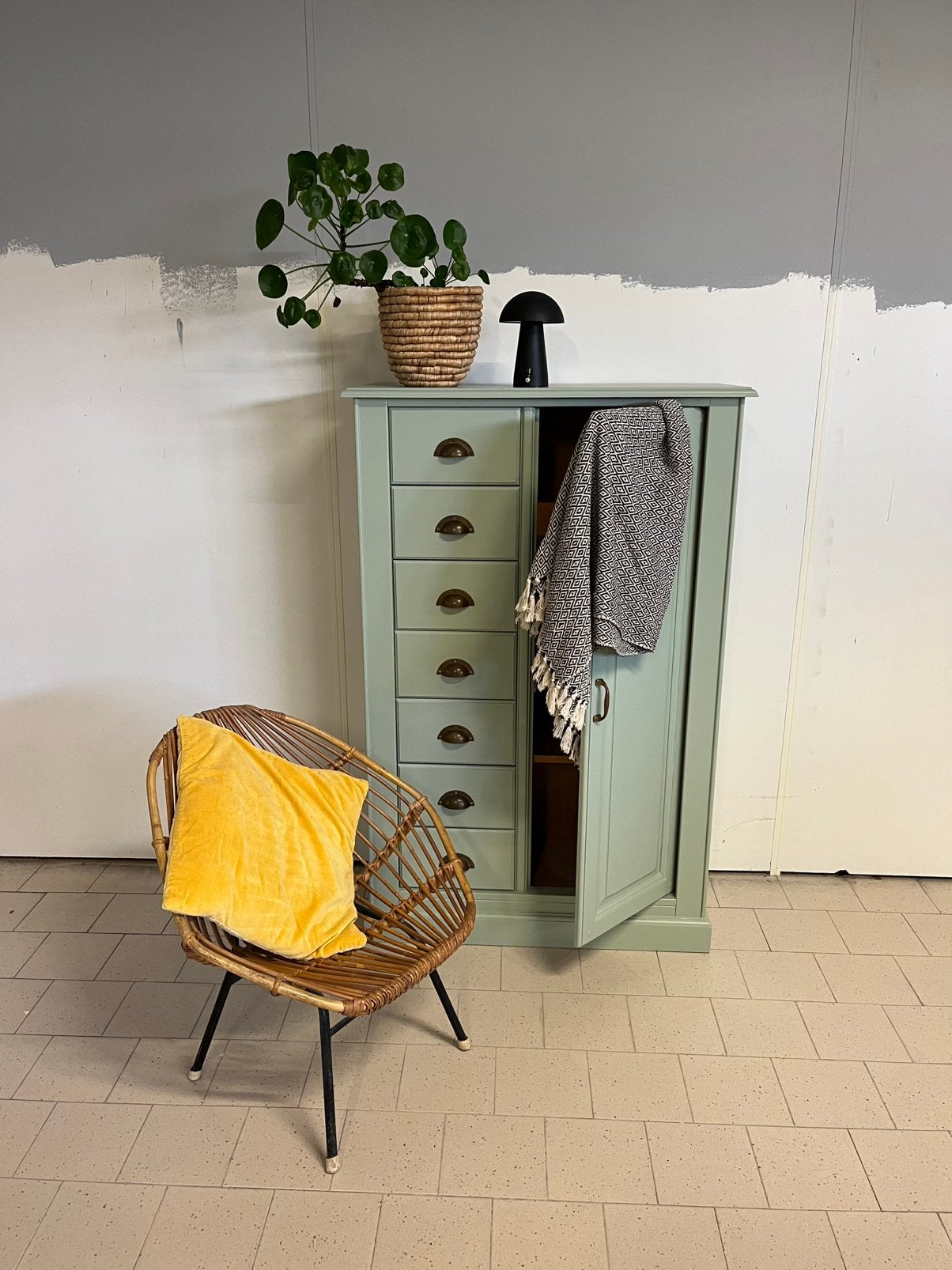 Stevige volhouten kledingkast voor op de kinderkamer, Ophalen, Kast, 105 cm of meer, Zo goed als nieuw