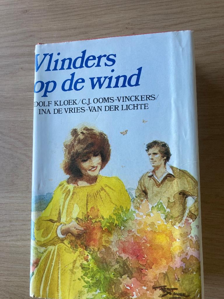 Boek omnibus Vlinders op de Wind, Ophalen of Verzenden, Gelezen