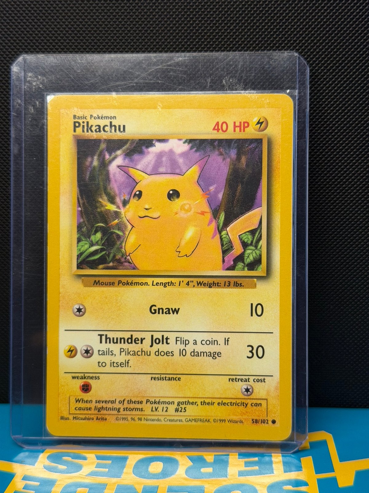 Pikachu (BS 58/102) - Base Set Pokémon Kaart EX/NM Conditie, Ophalen of Verzenden, Zo goed als nieuw, Losse kaart