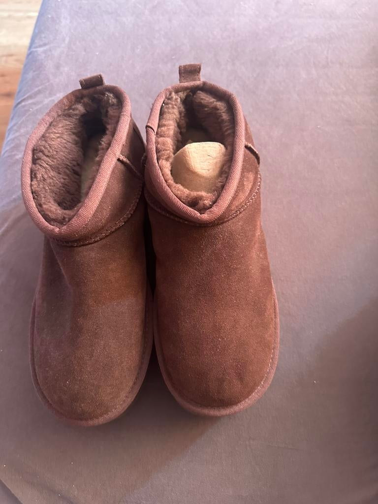 UGG Classic Ultra Mini, Kleding | Dames, Schoenen, Ophalen of Verzenden, Zo goed als nieuw, Bruin