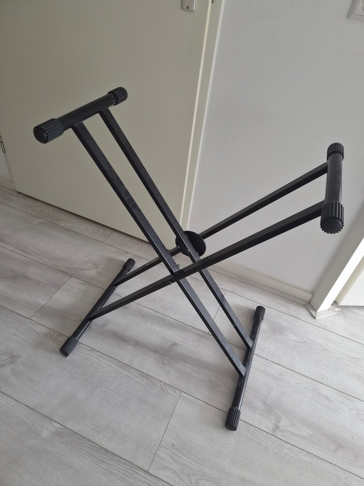 Keyboard standaard - Zwart, in hoogte verstelbaar, Muziek en Instrumenten, Ophalen, Gebruikt, Instrumentstandaard, Keyboard of Synthesizer
