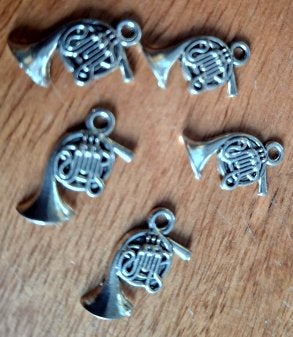5 stuks zilverkleur bedels waldhorn. 18x9,4 mm, Ophalen of Verzenden, Nieuw, Bedel