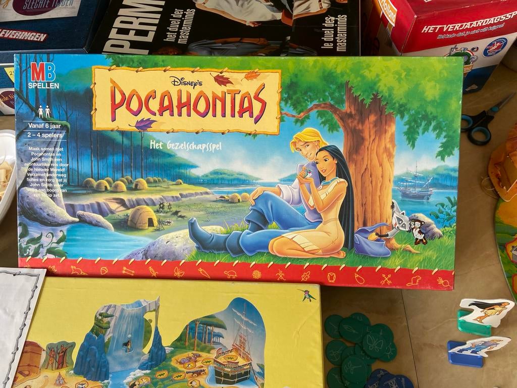 Disney Pocahontas Het Gezelschapsspel - Compleet, Drie of vier spelers, Ophalen of Verzenden, Zo goed als nieuw