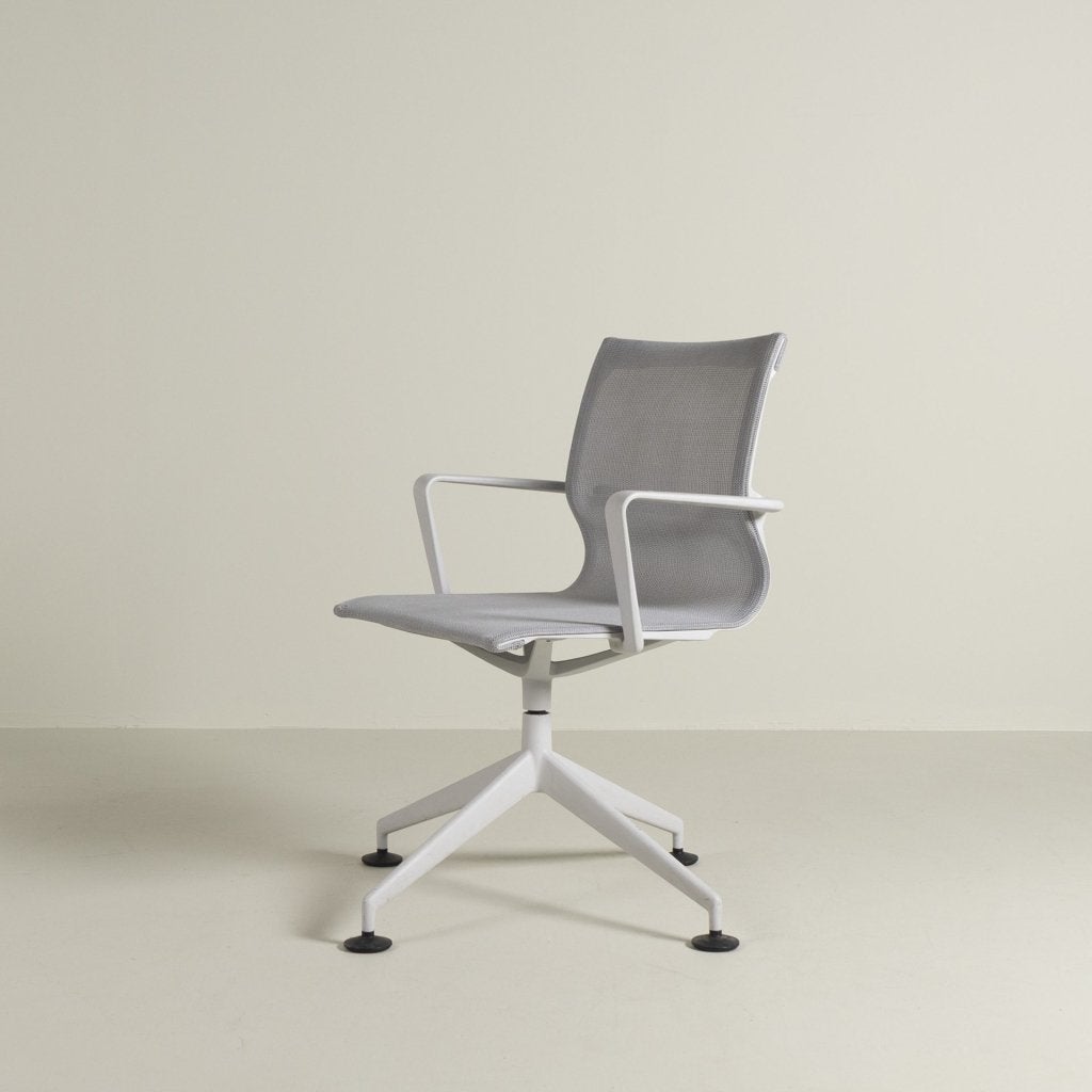 Vitra Physix Conference Stoel Lichtgrijs Netweave - Soft Gre, Huis en Inrichting, Vitra, Zo goed als nieuw, Niet ingevuld, Niet ingevuld