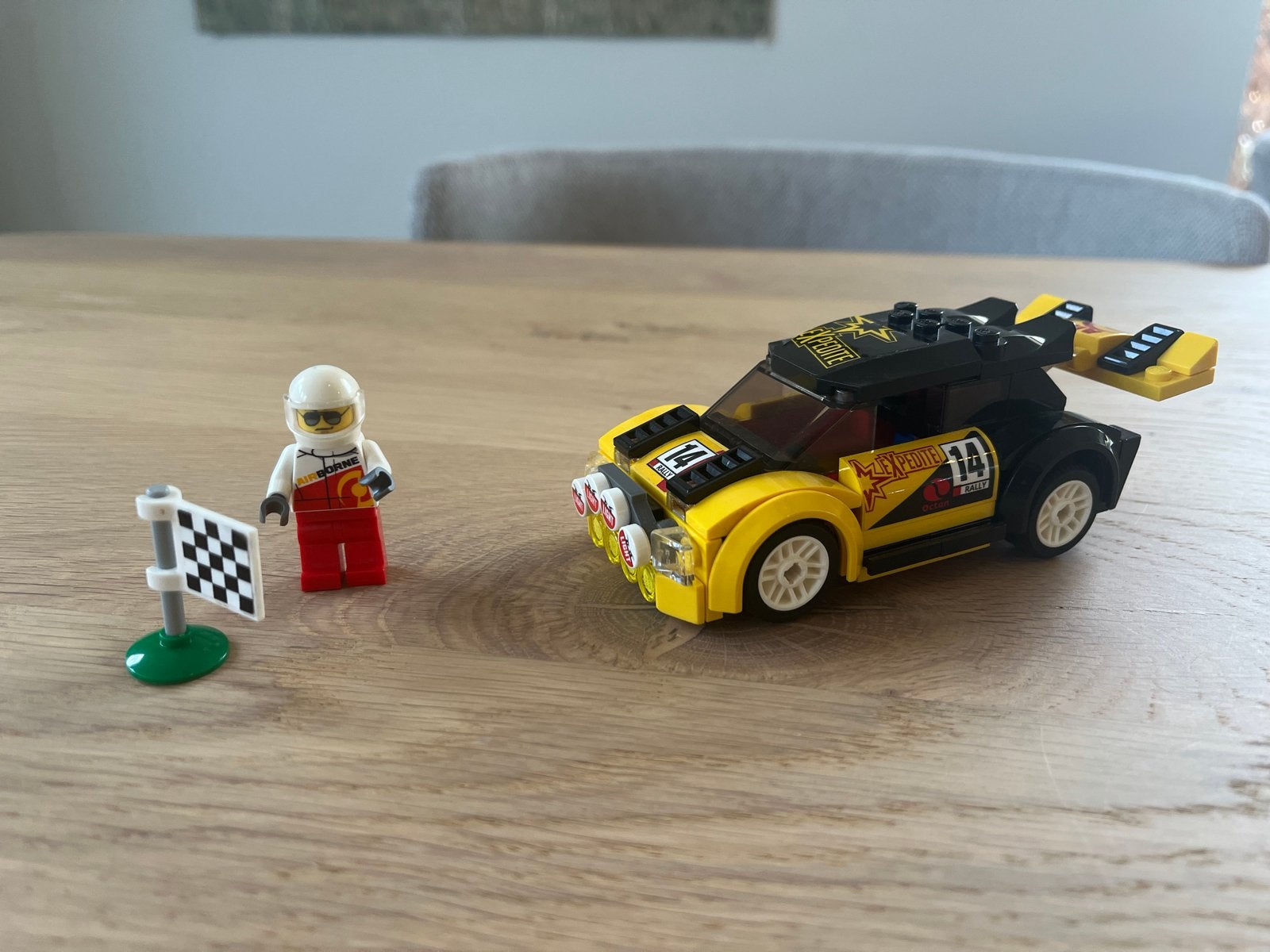LEGO City Rally Auto 60113 met minifiguur en instructies, City, Lego, Ophalen of Verzenden, Zo goed als nieuw