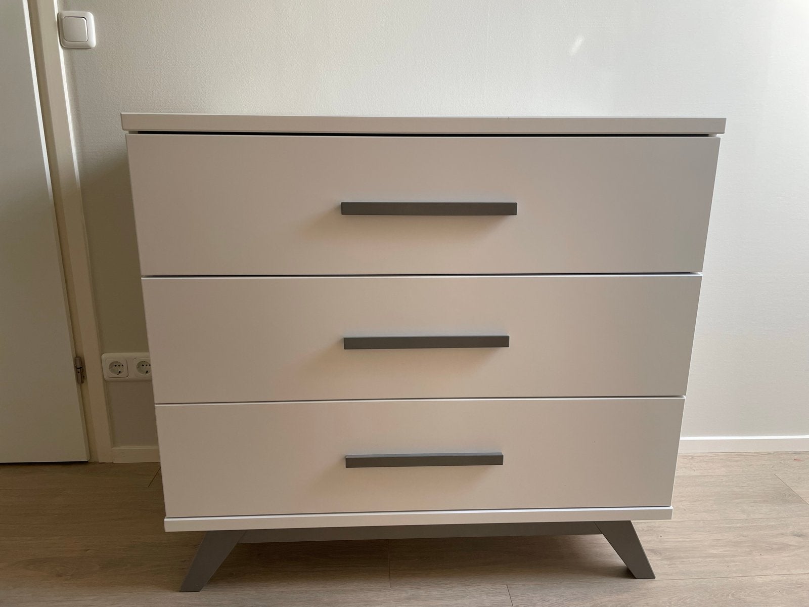 Bopita commode Levi met 3 laden - Wit met grijze accenten, Ophalen, Gebruikt, 100 tot 150 cm, 50 tot 100 cm