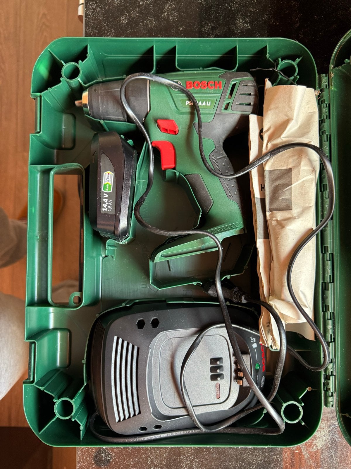 Bosch PSR 14,4 LI Accuboormachine met lader en koffer, Doe-het-zelf en Verbouw, Gereedschap | Boormachines, Gebruikt, Variabele snelheid