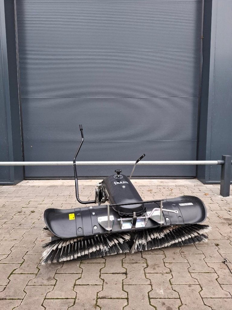 Tielburger veegmachine t.b.v. zitmaaier, Tuin en Terras, Hand-tuingereedschap, Ophalen, Zo goed als nieuw, Overige soorten, Tielbürger