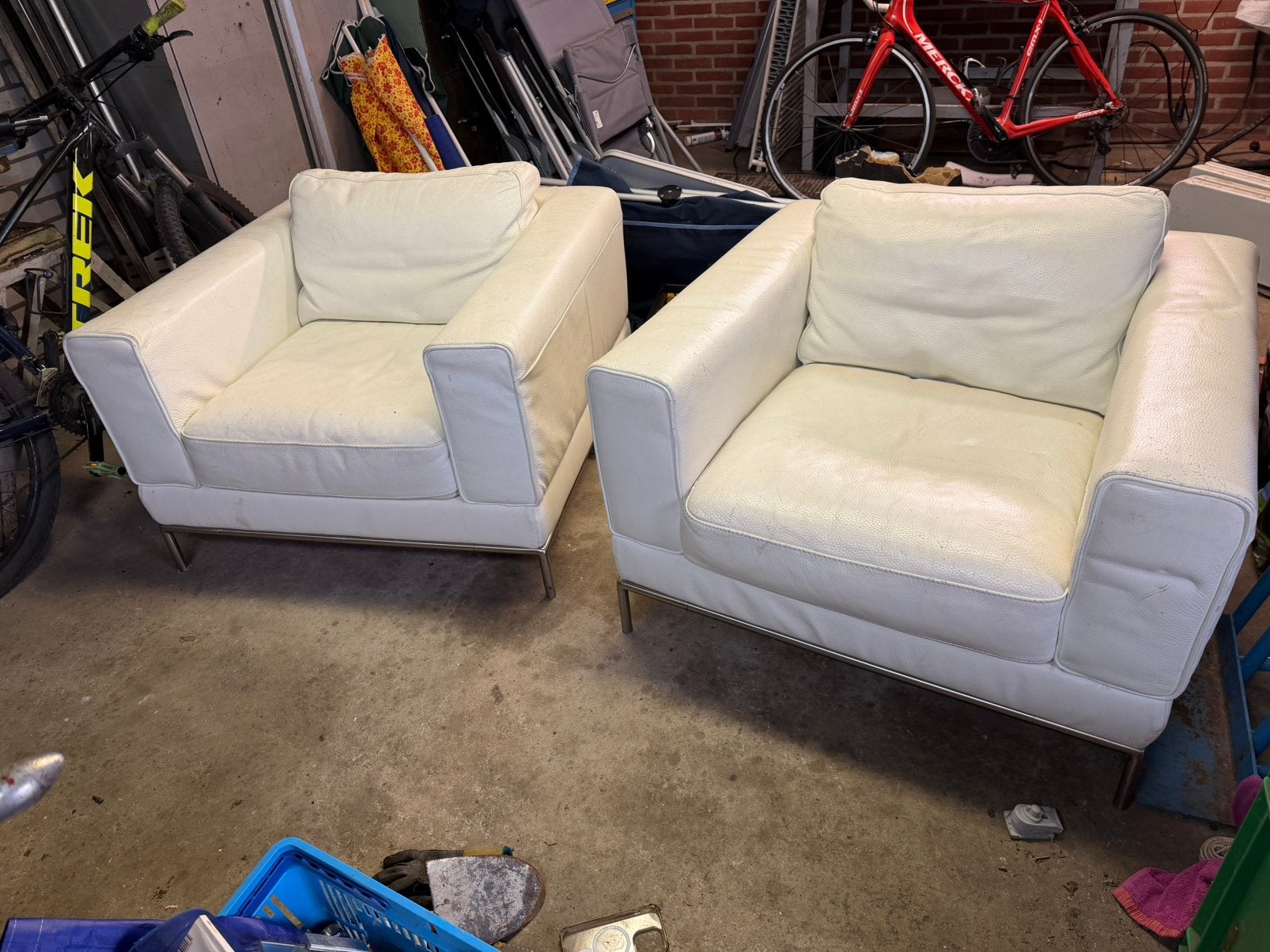 2 wit lederen fauteuils, Ophalen, Zo goed als nieuw, 75 tot 100 cm, Modern