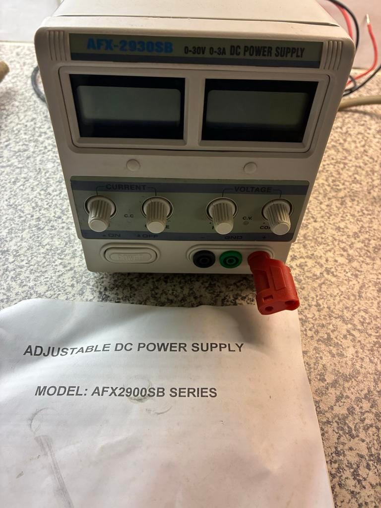 AFX-2930SB Instelbare DC Voeding 0-30V 0-3A, Ophalen of Verzenden, Zo goed als nieuw