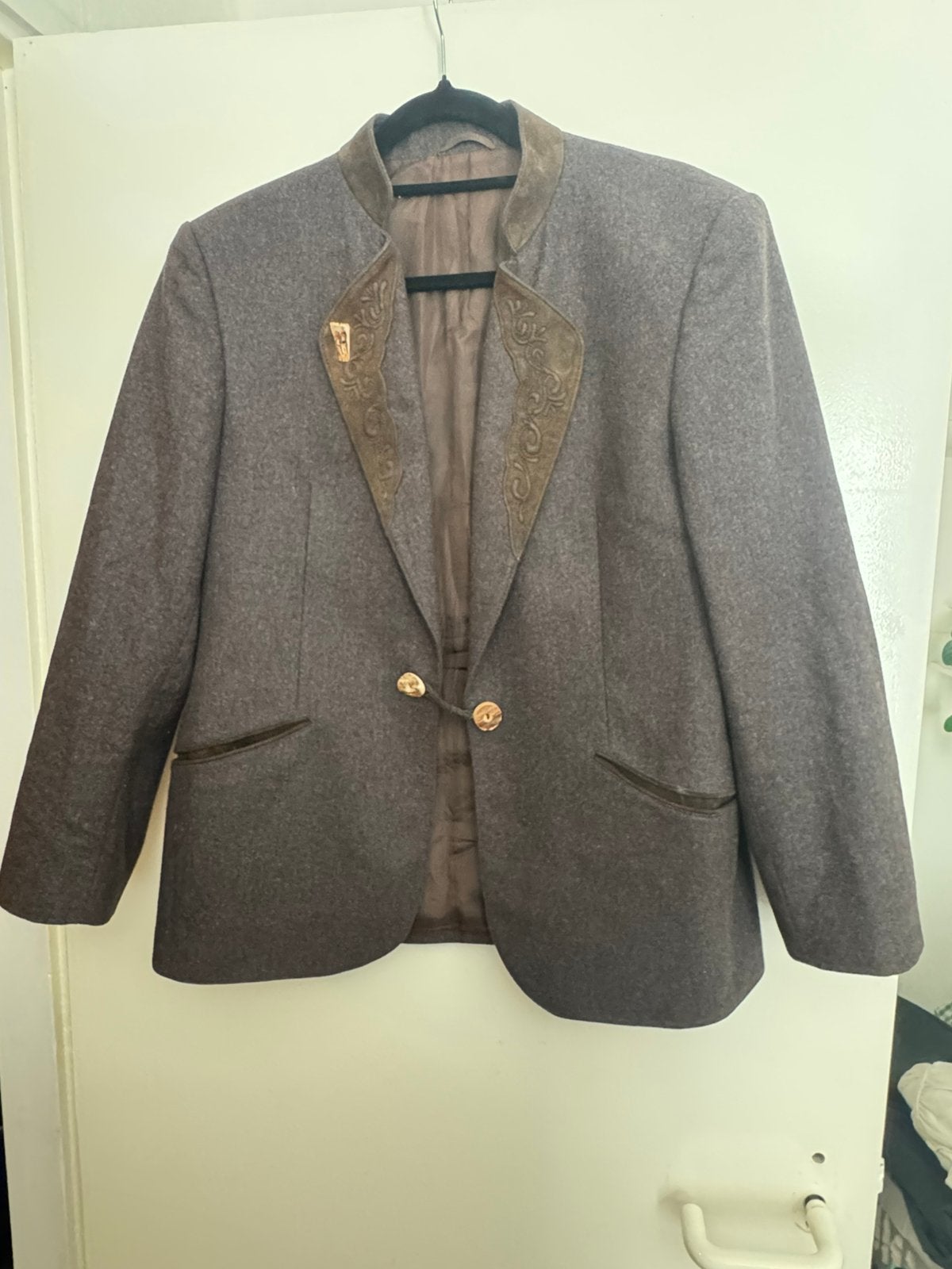 Mooie vintage trachtenjas maat 46 100% scheerwol, Kleding | Dames, Ophalen of Verzenden, Zo goed als nieuw, Maat 46/48 (XL) of groter