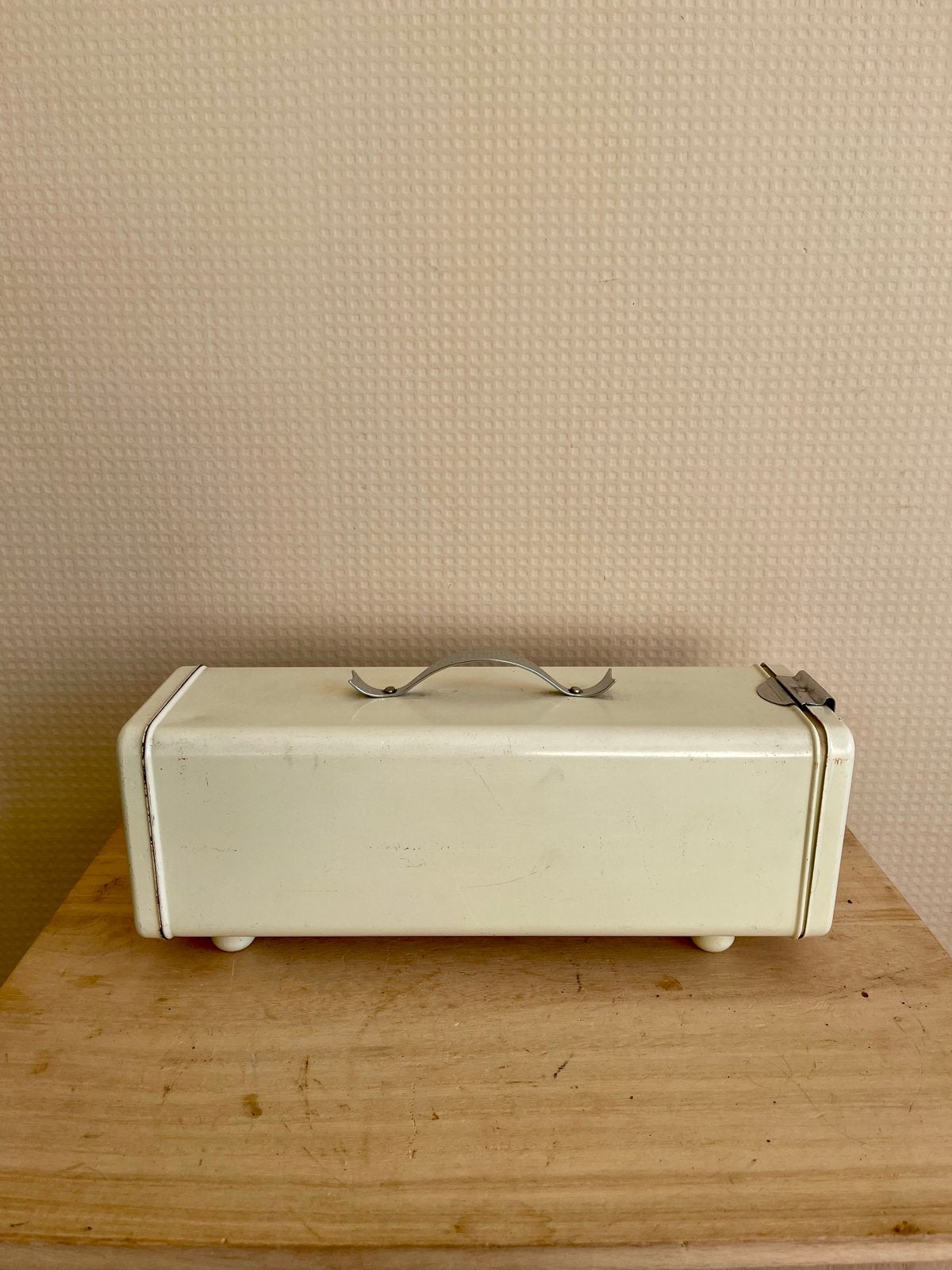 Vintage snijkoektrommel met Snijplank - Crèmekleurig Metaal, Ophalen of Verzenden