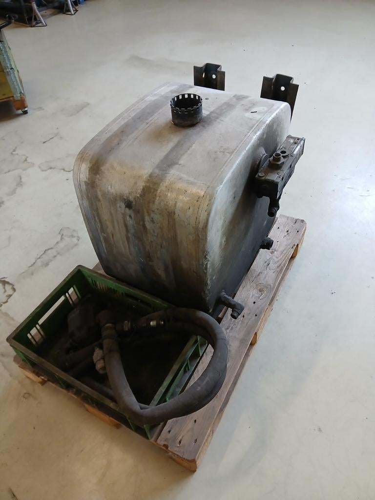 Hydrauliek tank voor Scania, Ophalen, Gebruikt