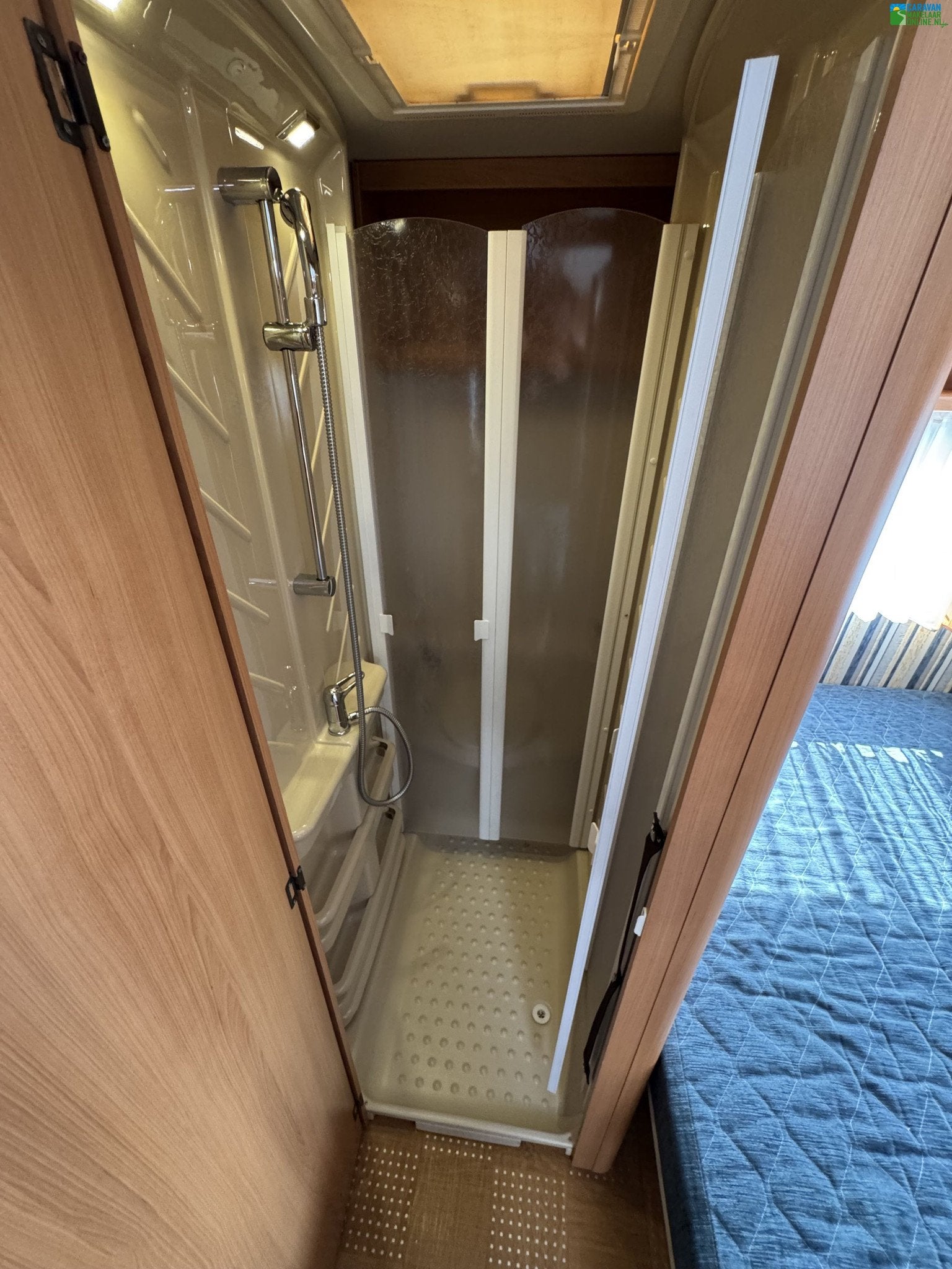 Foto 24 van Caravelair Ambiance Style 475 | Nette staat | Vast bed | 4p!