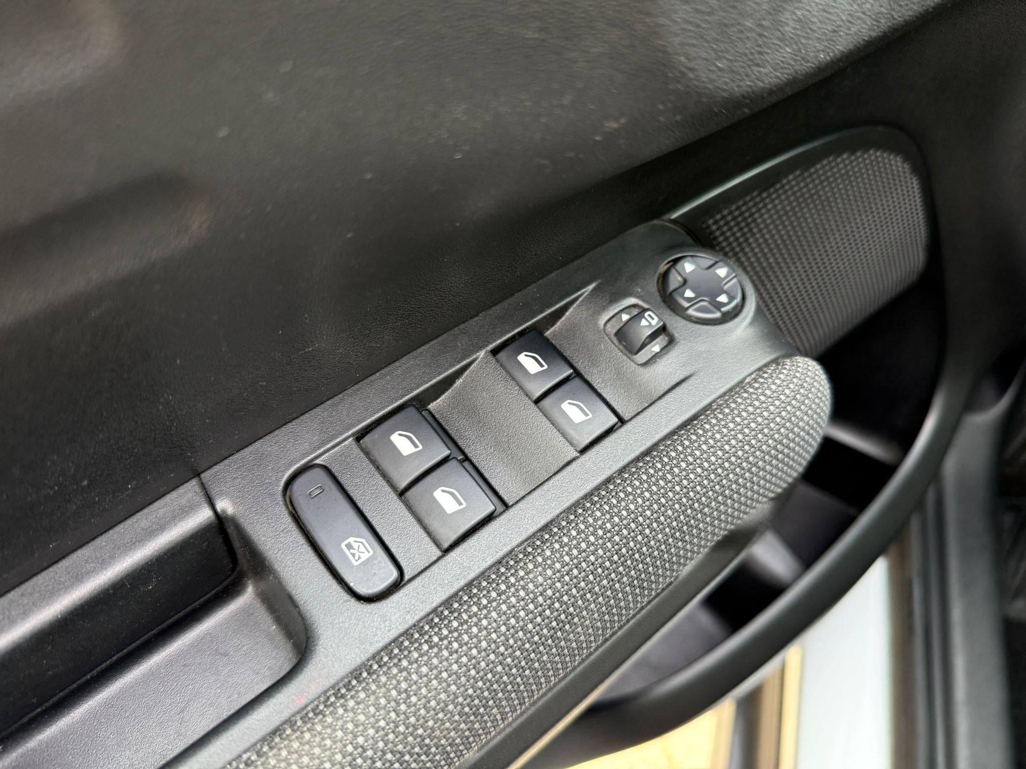 Foto 12 van Citroen C3 Aircross 1.2 PureTech S&S Feel airco / cruise / n