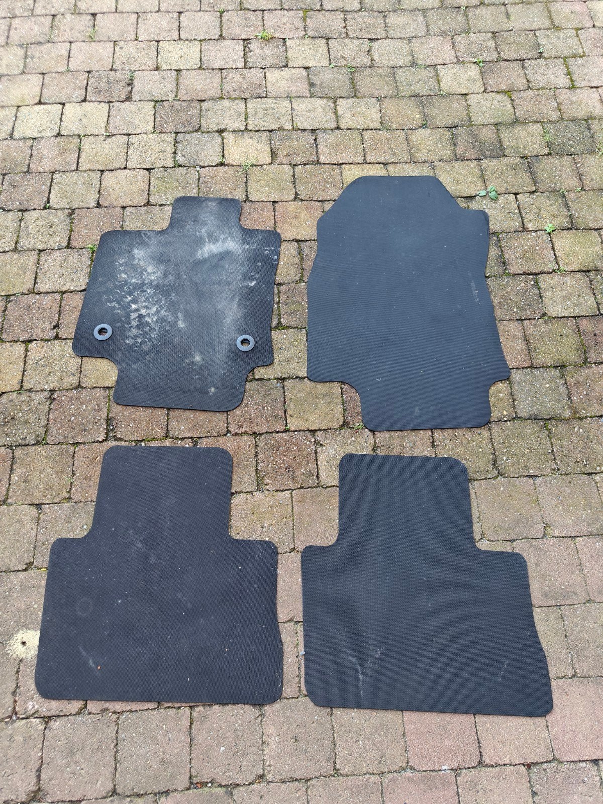 Te Koop rubberen automatten voor een Toyota Rav4, Ophalen