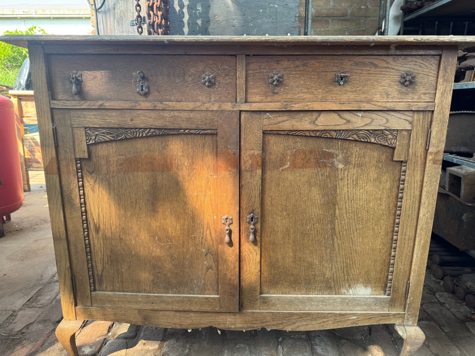 Oude houten dressoir kast, Antiek en Kunst, Curiosa en Brocante, Ophalen