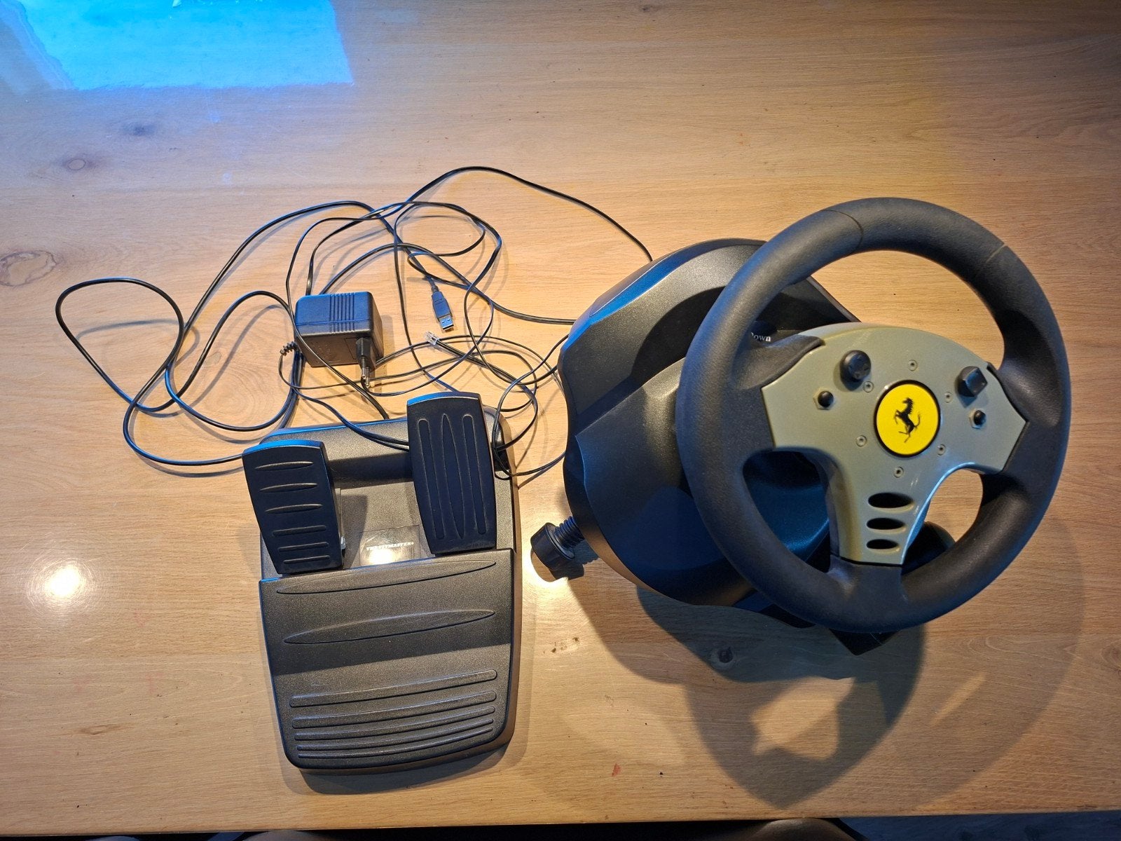 Thrustmaster Ferrari Racestuur + Pedalen – Racing Wheel, 1 speler, Racen en Vliegen, Eén computer, Ophalen of Verzenden