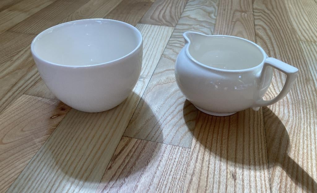 Wedgwood Queen's ware TRADITIONAL melk- en suiker stel, Huis en Inrichting, Keuken | Servies, Ophalen of Verzenden, Nieuw, Porselein