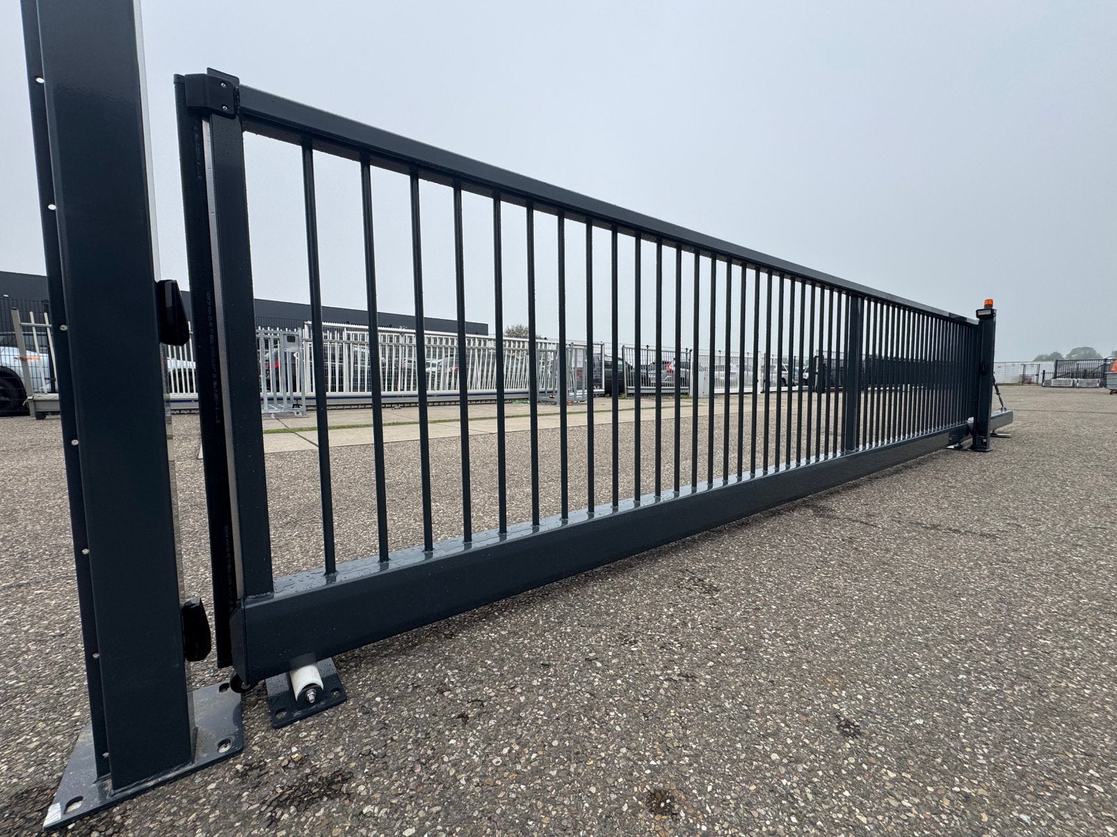 Volautomatische Schuifpoort Kopal  7.00 meter doorgang, Tuin en Terras, Ophalen, Zo goed als nieuw, IJzer