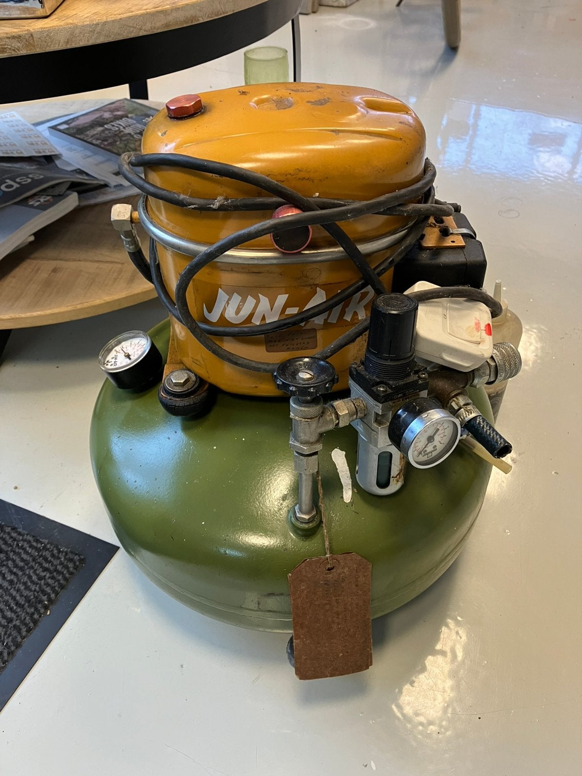 JUN-AIR COMPRESSOR, Doe-het-zelf en Verbouw, Compressors, Minder dan 25 liter, Ophalen, Zo goed als nieuw, Minder dan 200 liter/min