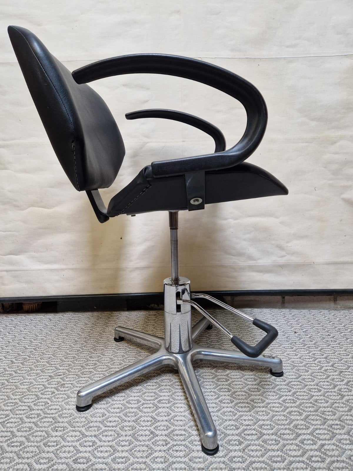 vintage kappersstoel ECA  in hoogte verstelbaar, Huis en Inrichting, Stoelen, Ophalen, Eén
