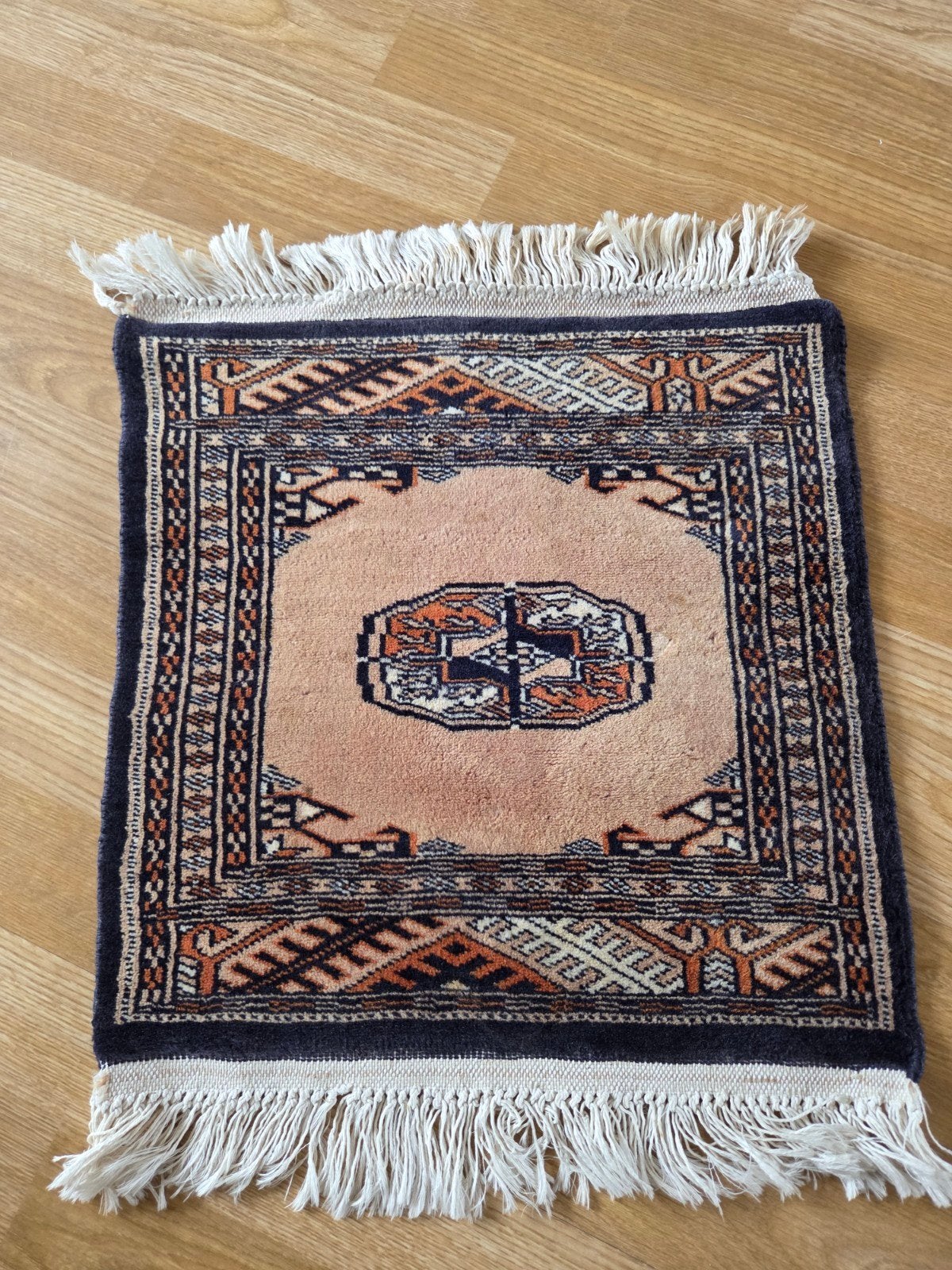 tapijtje Perzisch/Oosters, beige, bruin, oranje, zwart, Huis en Inrichting, Stoffering | Tapijten en Kleden, Minder dan 50 cm